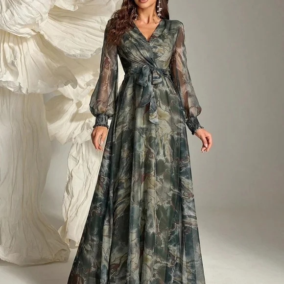 Elegant Green Marble-Print Long Sleeve Maxi Dress - Picture 2 of 5